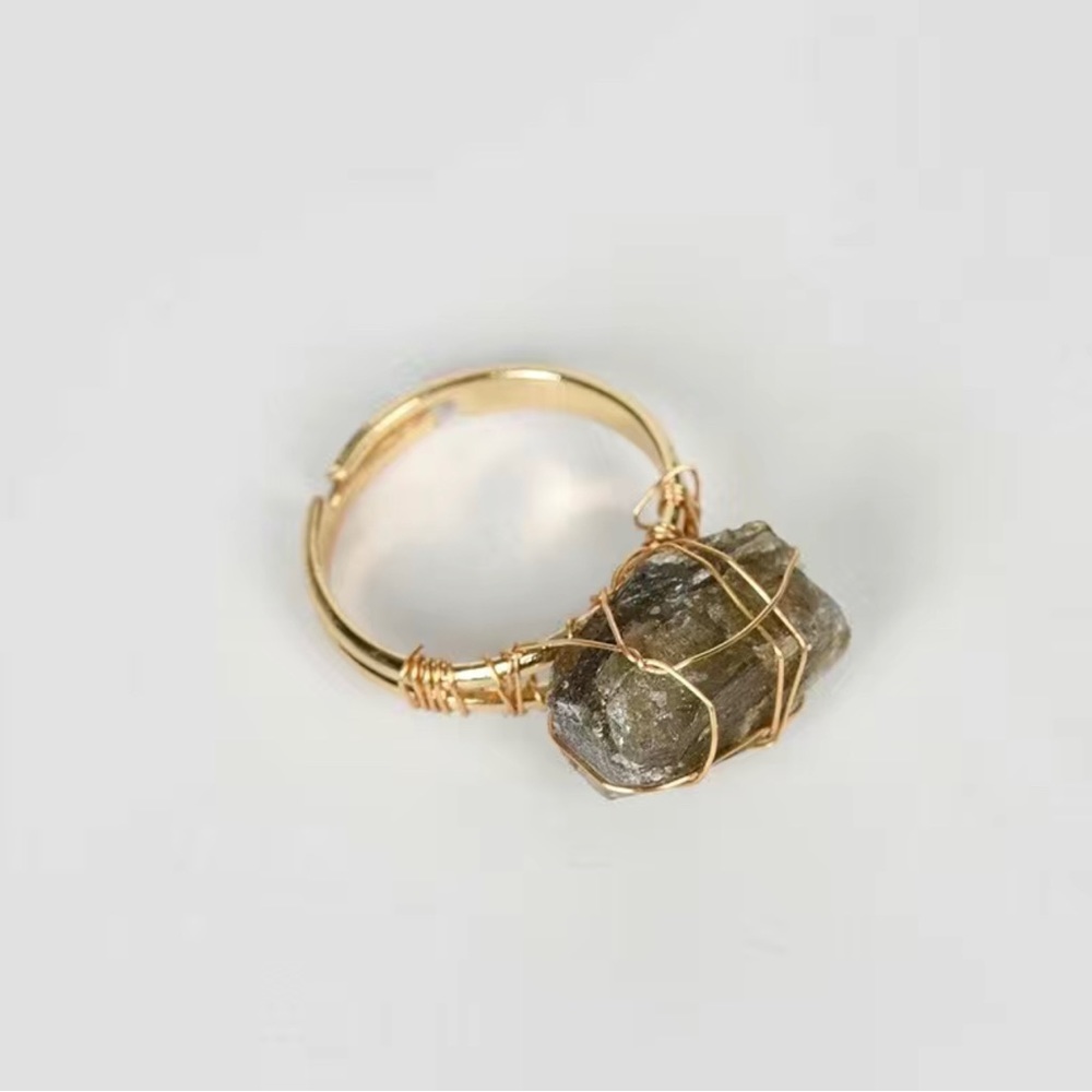 Labradorite ring